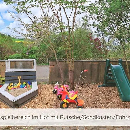 Hofgut Eveshausen Familienquartier Klassik 10-14 Gaeste Holiday home Dommershausen