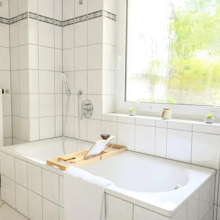 Hofgut Eveshausen Familienquartier Klassik 10-14 Gaeste Dommershausen