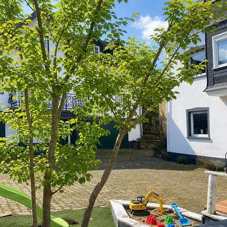 Hofgut Eveshausen - Dreiseitenhof - Spielscheune - Landidylle - Hofleben Holiday home *